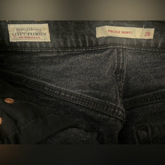 Levi’s Ribacge Shorts - Picture 3 of 3